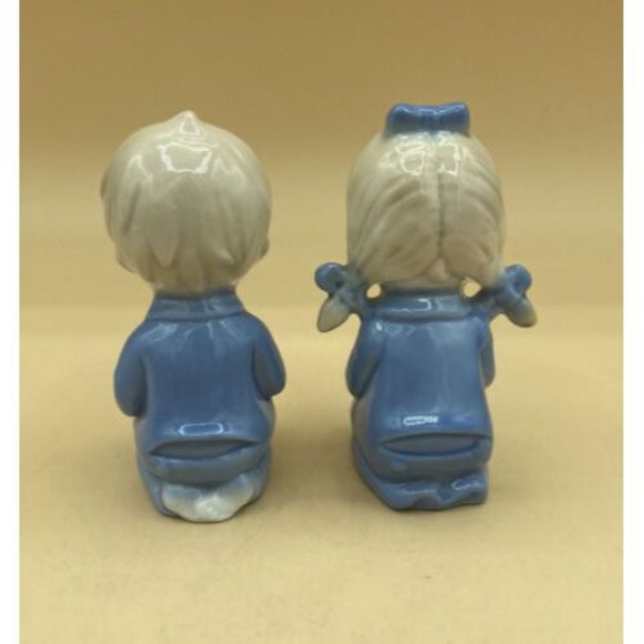 Vintage Pair of Kneeling Children Praying Blue Outfits Ceramic Japan - Picture 7 of 9